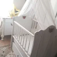 تخت نو نو مشخصه توی عکس همه‌چی