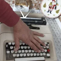 ماشین تایپ فارسی فلزی olivetti اسپانیایی|لوازم التحریر|مشکین‌دشت, |دیوار