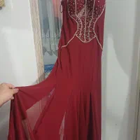 لباس مجلسی سایز ۴۲ هستش ولی به ۴۴ هم میخوره