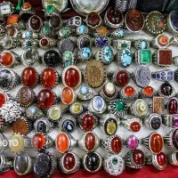 فروشنده و خریدار اجناس نقره