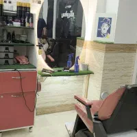 صندلی و آینه آرایشگاهی