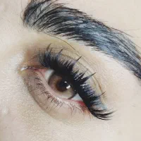 خدمات کاشت مژه و لیفت ابرو