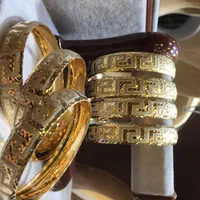 نیم پهن مدل ورساچ|جواهرات|کاشان, بازار کاشان|دیوار