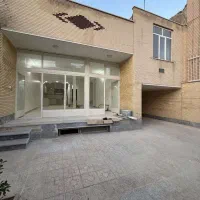 ویلایی درب به حیاط ۱۲۰متر خیابان عادلپور ( دربست )