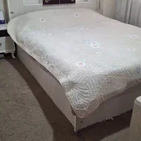 تخت خواب  دو نفره با دو عدد پاتختی و داور