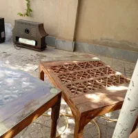 میز نهار خوری و قفسه بشکه و قفس پرنده