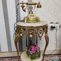 میز و تلفن برنز