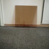 شیشه دودی روی میز نهار خوری