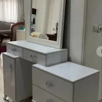 میز ارایش همراه ایینه سالم|مبلمان خانگی و میز عسلی|صومعه‌سرا, |دیوار