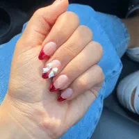 کاشت و ترمیم ناخن (کاشت۳۰۰)(ترمیم۲۰۰)