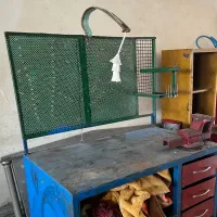 میز کار و وسایل