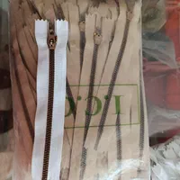 زیپ ۱۵ سانت طرح فلز سفید و کرم