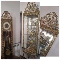 ویترین برنجی و ساعت برنجی