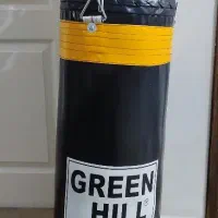 کیسه بوکس به همراه یک جفت دستکش