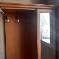 گلدان چوبی با گلهای خارجی،جاکفشی آینه دار وجالباسی|جاکفشی، کمد، دراور|تهران, افسریه جنوبی|دیوار