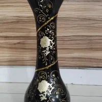 گلدون وتعدادی مجسمه