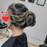 خدمات و اموزش ناخن ومژه ورنگ ولایت ومیکاپ وشینیون|خدمات آرایشگری و زیبایی|اصفهان, شهشهان|دیوار