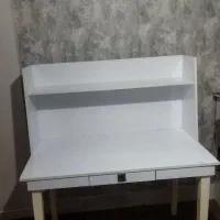 میز تحریر و مطالعه همراه با کتابخانه