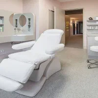 پذیرایی و نظافت مطب زیبایی