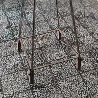 چهار پایه فلزی
