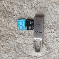 دو تا رم 8 و 32 گیگ و یک فلش 8 گیگ