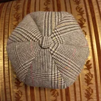 کلاه فرانسوی خورشیدی|لباس|اصفهان, باغ فردوس|دیوار