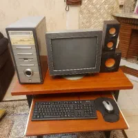 کیس و مانیتور و کیبورد قدیمی