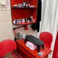 خدمات کاشت ناخن