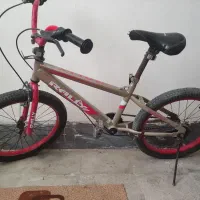 دوچرخه نو|دوچرخه، اسکیت، اسکوتر|خمیر, |دیوار