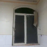 دو عدد پنجره و چهارچوب و درب و قفل سالم|مصالح و تجهیزات ساختمان|پاکدشت, پاکدشت (مامازند)|دیوار