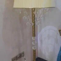 آباژور ایستاده