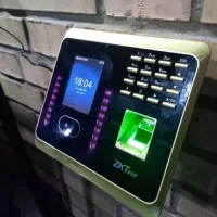 کنترل تردد پرسنل حضور و غیاب اثرانگشتی چهره zk