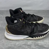 کفش والیبال و بسکتبال