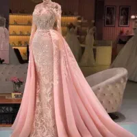 همکاری به عنوان مدل لباس مجلسی