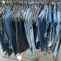 تعداد زیادی شلوار