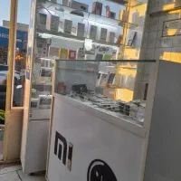 فروش ویترین  و پیش خوان و ۲عدد ویترین دیواری کوچک