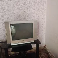 تلویزیون ۲۱اینچ با میز شیشه ای