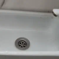 روشویی به همراه کابین بدون شیر آب