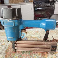 منگنه زن آلمانی و میخکوب بادی