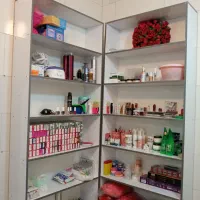 وسایل ارایشکاه درحدنووفقسه وویترین|آرایشگاه و سالنهای زیبایی|نهاوند, |دیوار