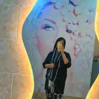 آینه قدی و میز ناهار خوری
