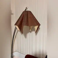 آباژور ایستاده