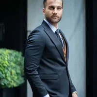 مدل آقا (جهت مدلینگ لباس و فروشندگی)