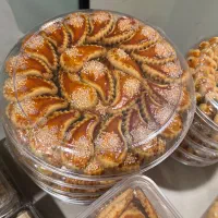 همکار اقا (خلیفه) جهت کار در قنادی نیازمندیم