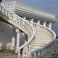 اجرای پله پیچ بتونی با مصالح تخته و جک