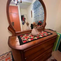 میز آرایش و آینه
