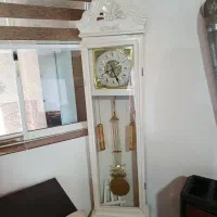 ساعت ایستاده و میز تلویزیون و میز تلفن