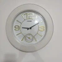 ساعت دیواری تمیز تازه