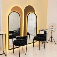 استخدام لاین کوتاهی و رنگ مو