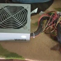 لوازم کامپیوتر جدا هستن داخل کیس نیستن